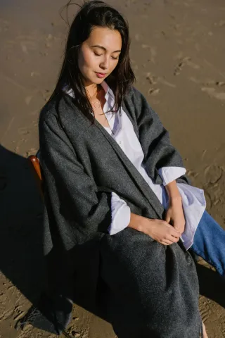 Antracietgrijze Warmi Alpaca Poncho 
