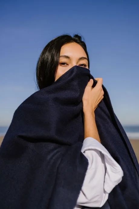 Anthrazitgrauer Warmi Alpaka Poncho