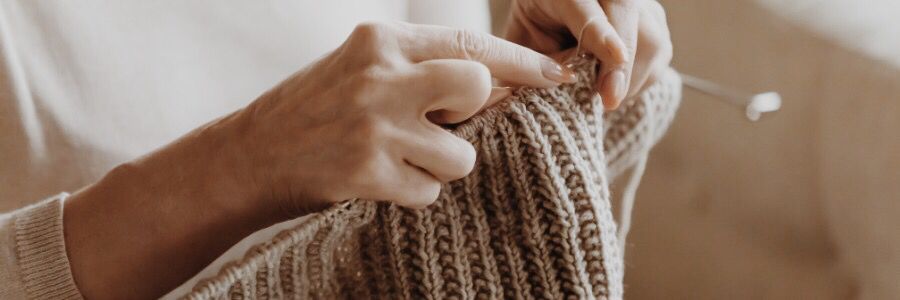 Écharpe en laine tricoté à la main