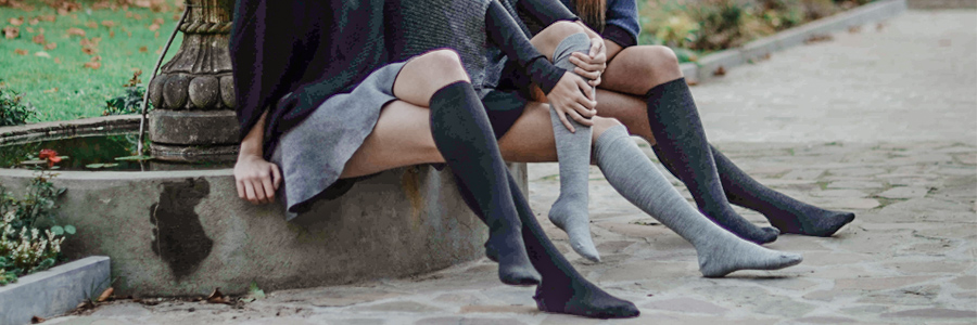 MANNEQUINS AVEC DES CHAUSSETTES DEHORS