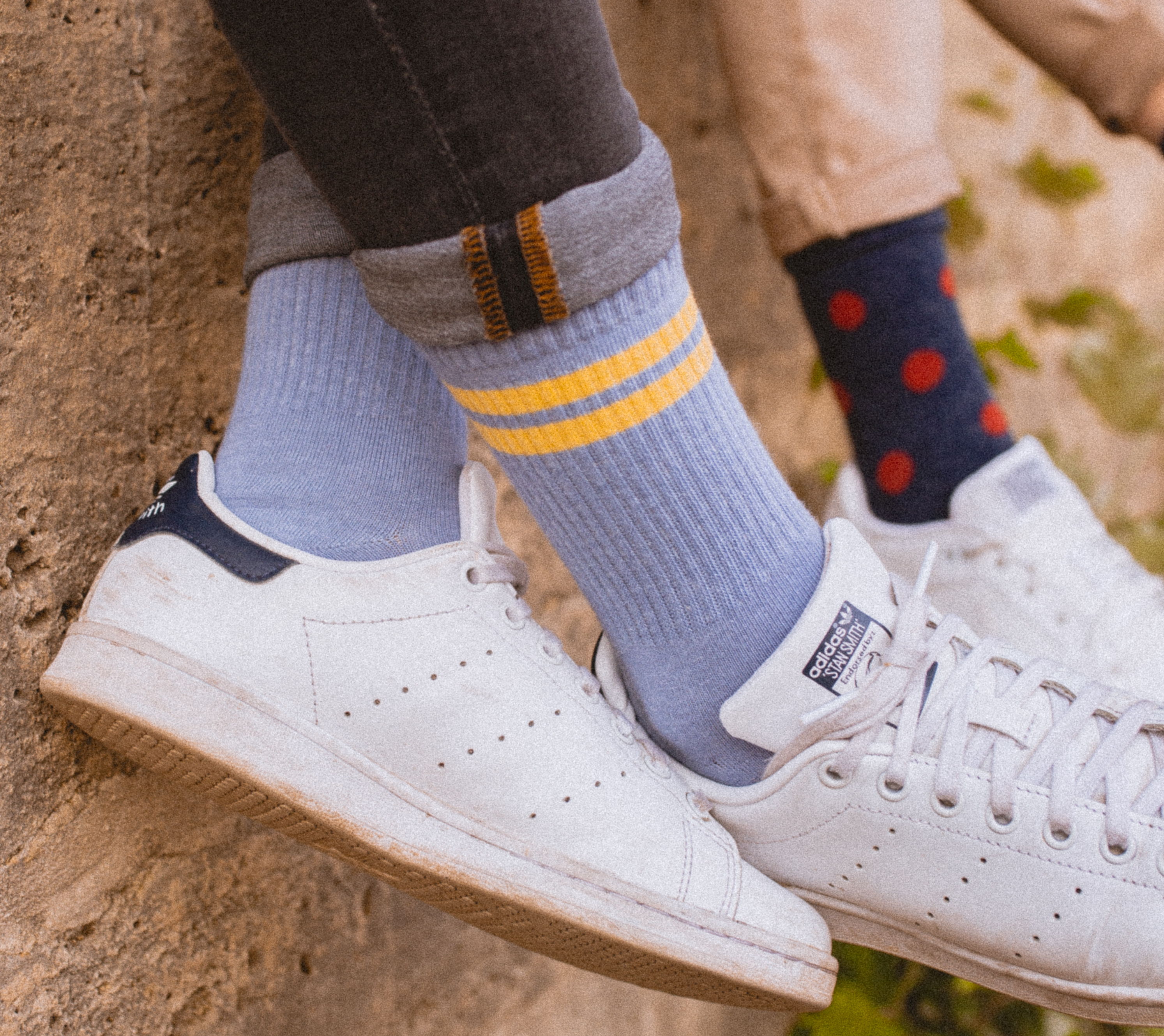 Chaussettes grises jean basket blanches chaudes