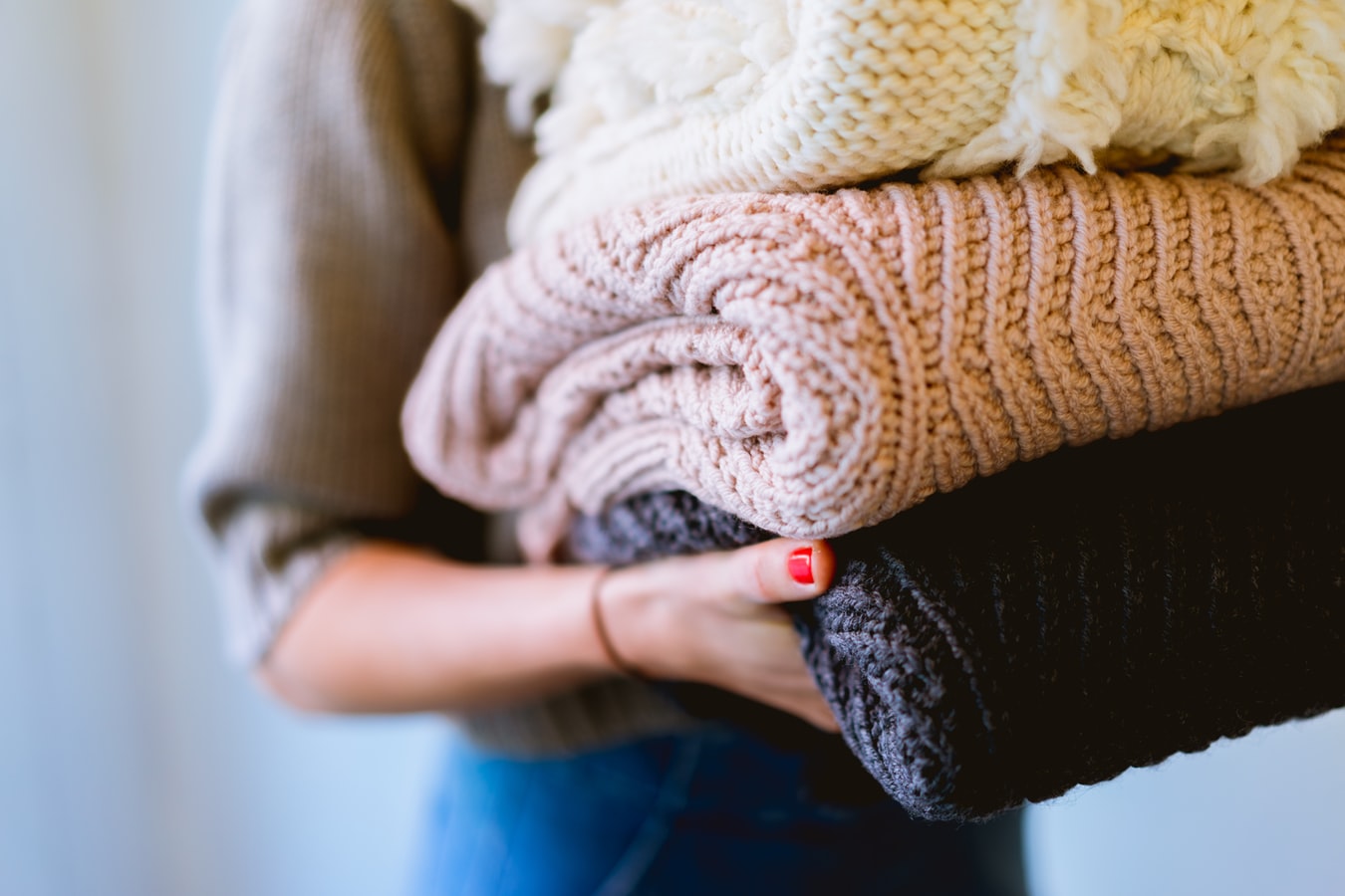 Comment éliminer les bouloches sur un pull et autres vêtements ? : Femme  Actuelle Le MAG