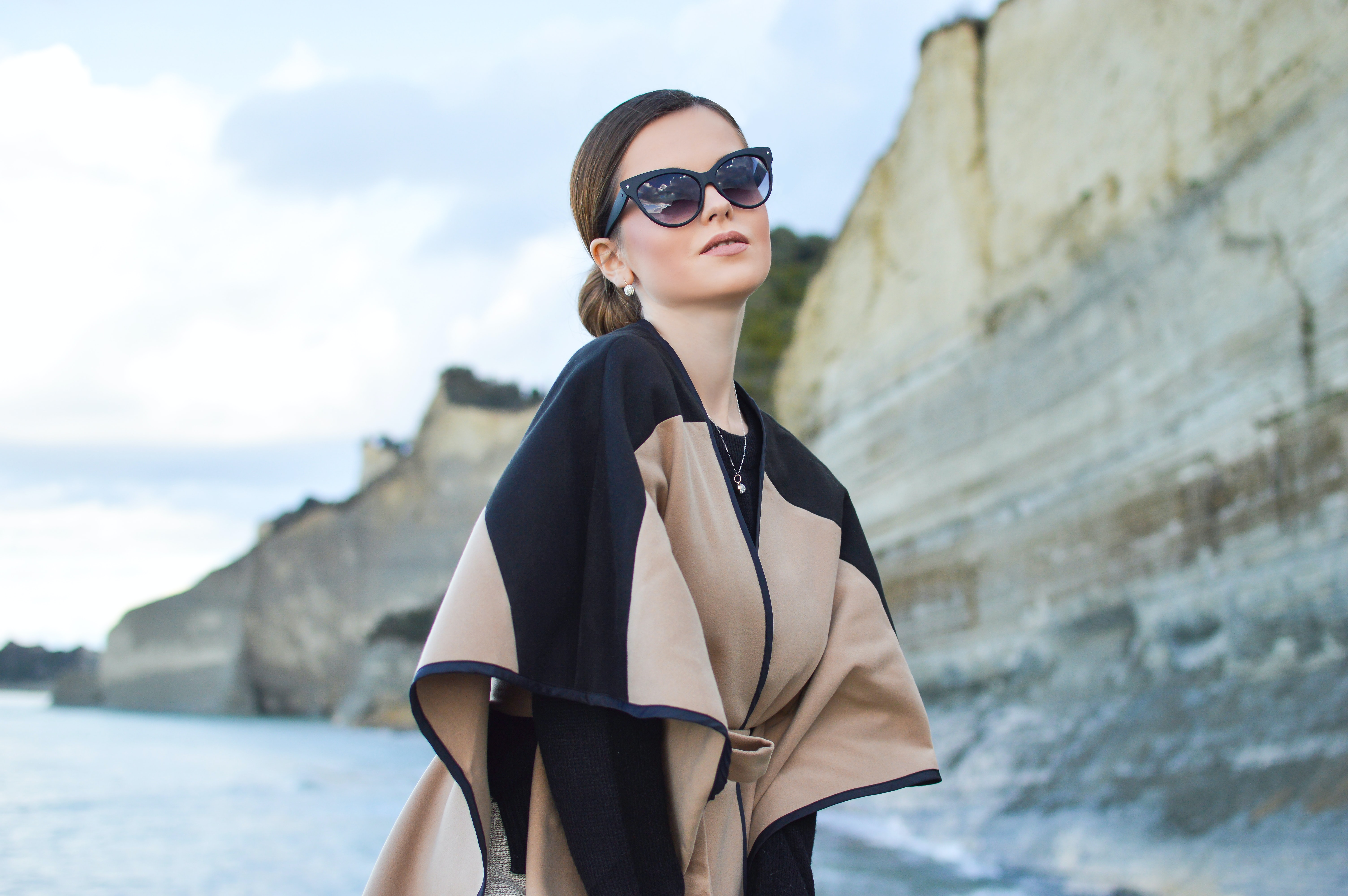 Skuffelse Vred Forfalske How to wear your poncho in a trendy way ? - BellePaga